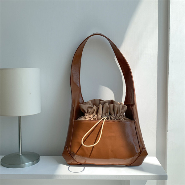 Drawstring crinkled patent-leather bag s56