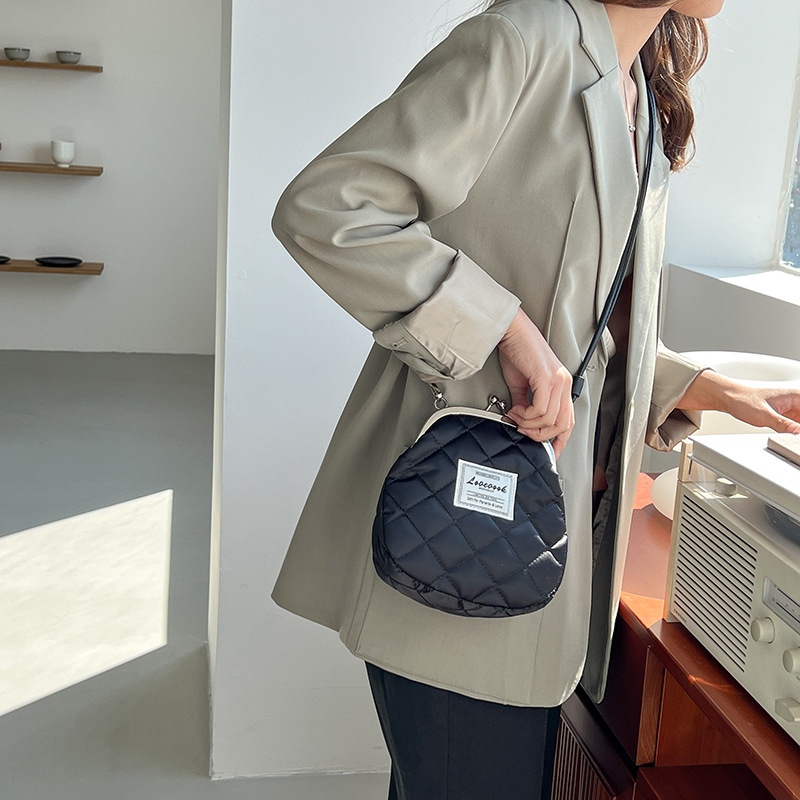 Niche Design Clip Bag 144