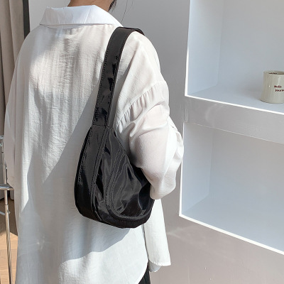 wide shoulder dumpling bag s65