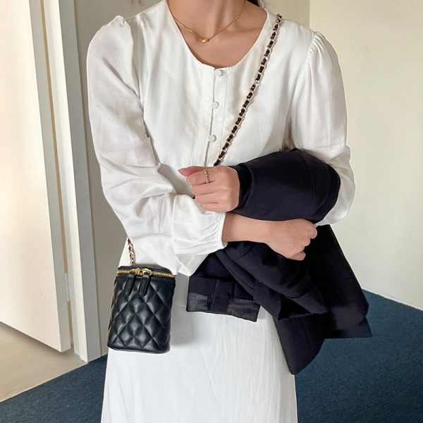 Nice diamond bag 133