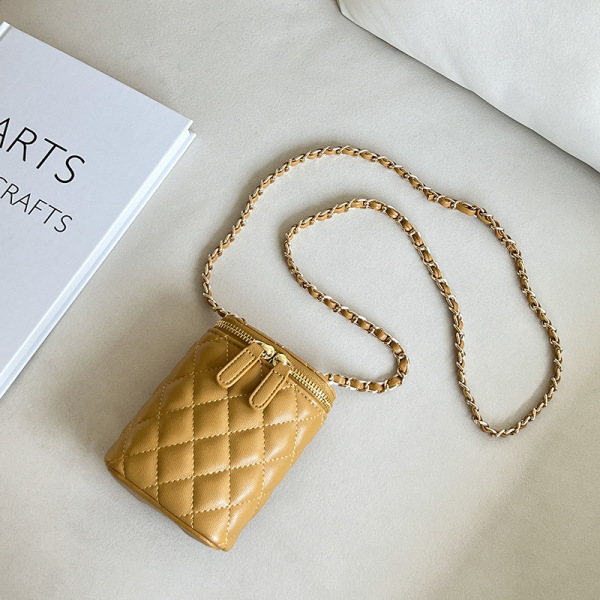 Nice diamond bag 133